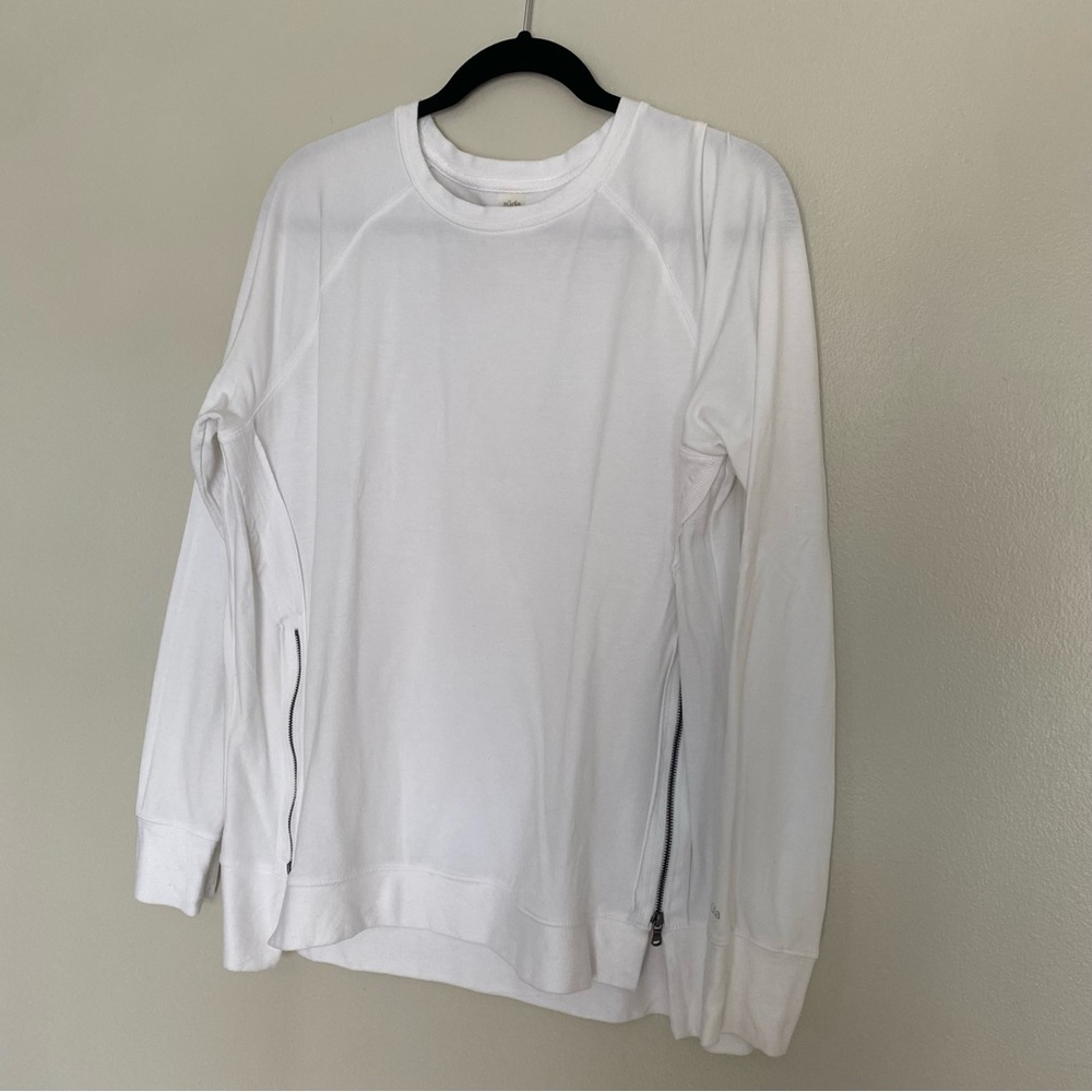 Zuda Women’s Crewneck in White